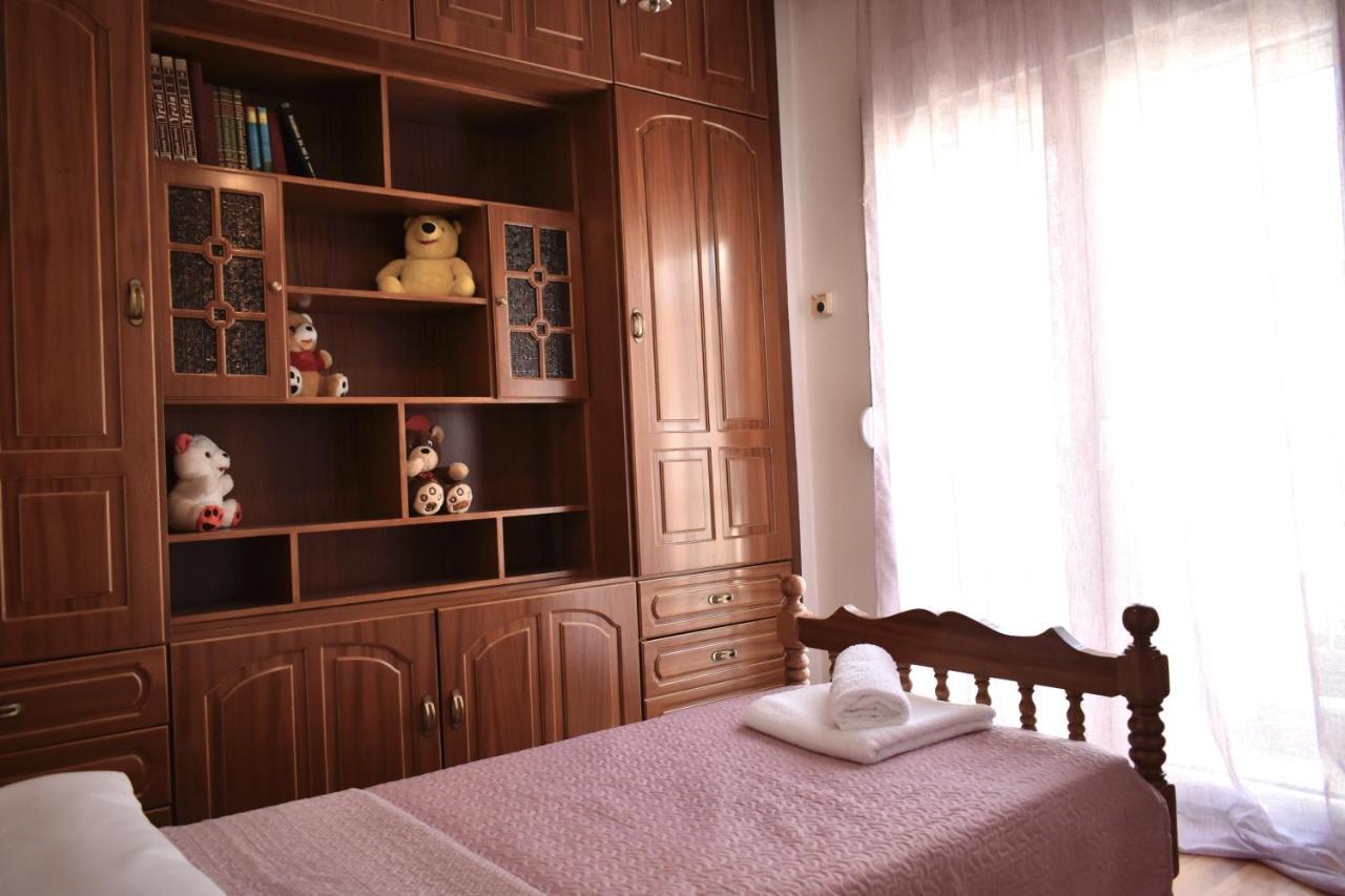 Κεντρικό Και Ευρύχωρο Οροφοδιαμέρισμα Kastoria Esterno foto